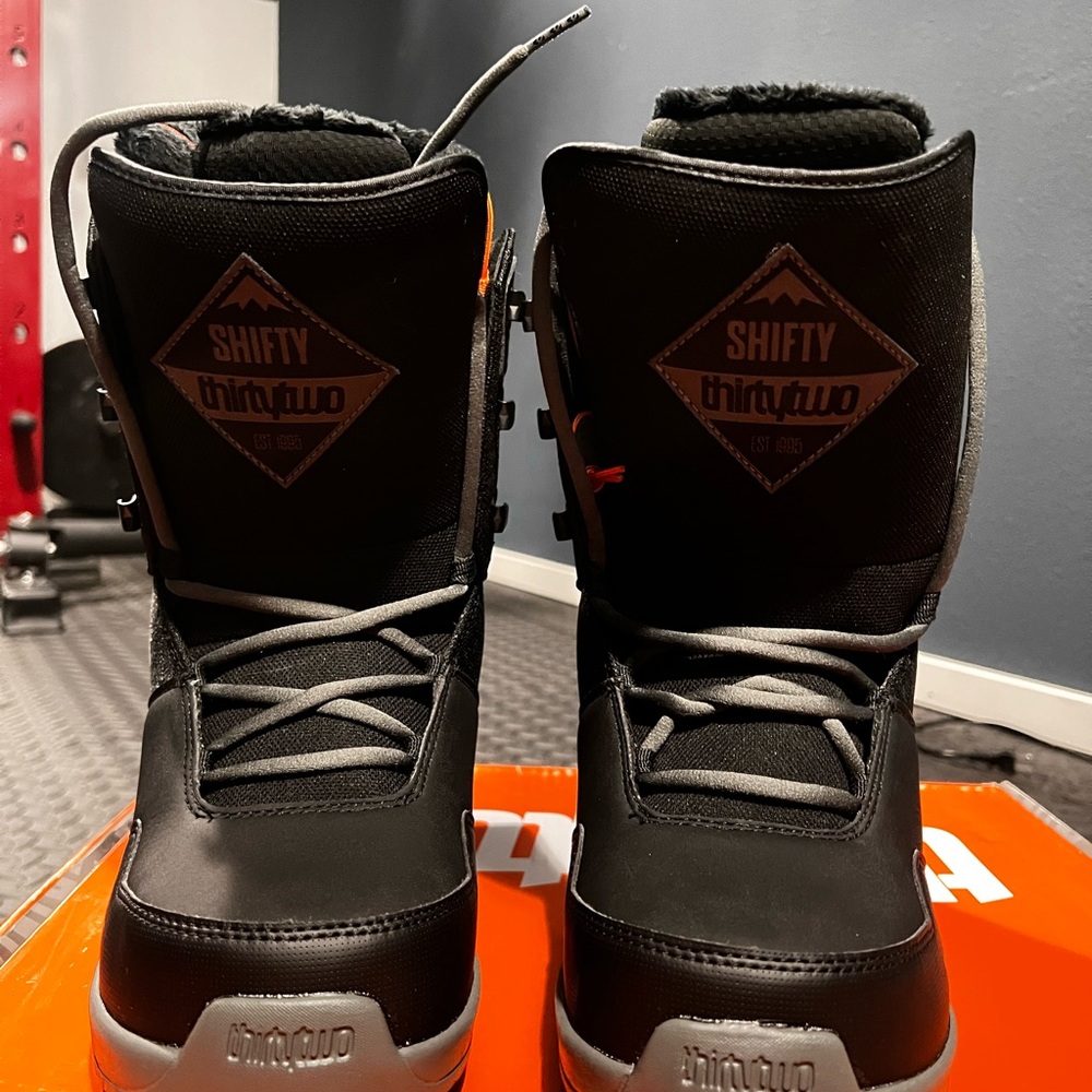 Snowboarding boots